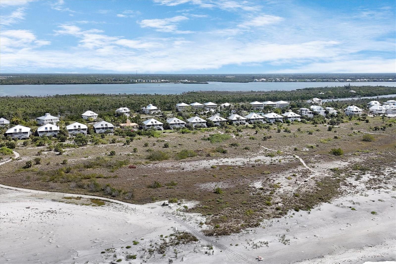 ISLAND HARBOR BCH CLUB SEC 01 - Residential