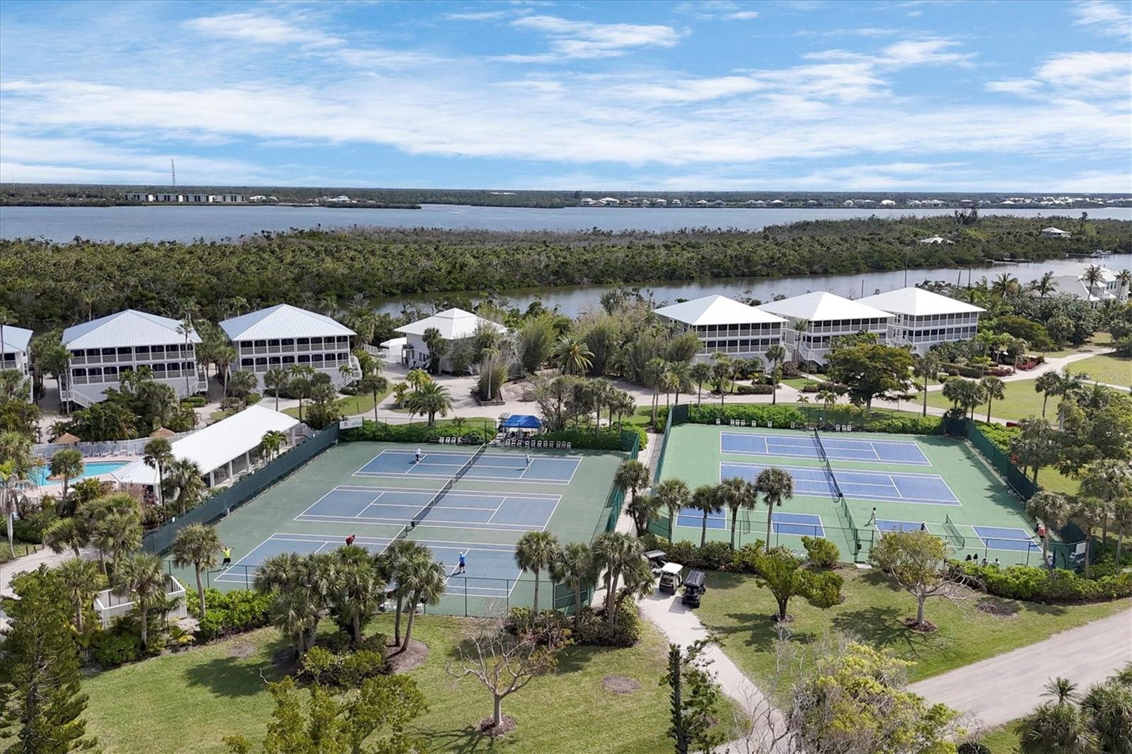 ISLAND HARBOR BCH CLUB SEC 01 - Residential