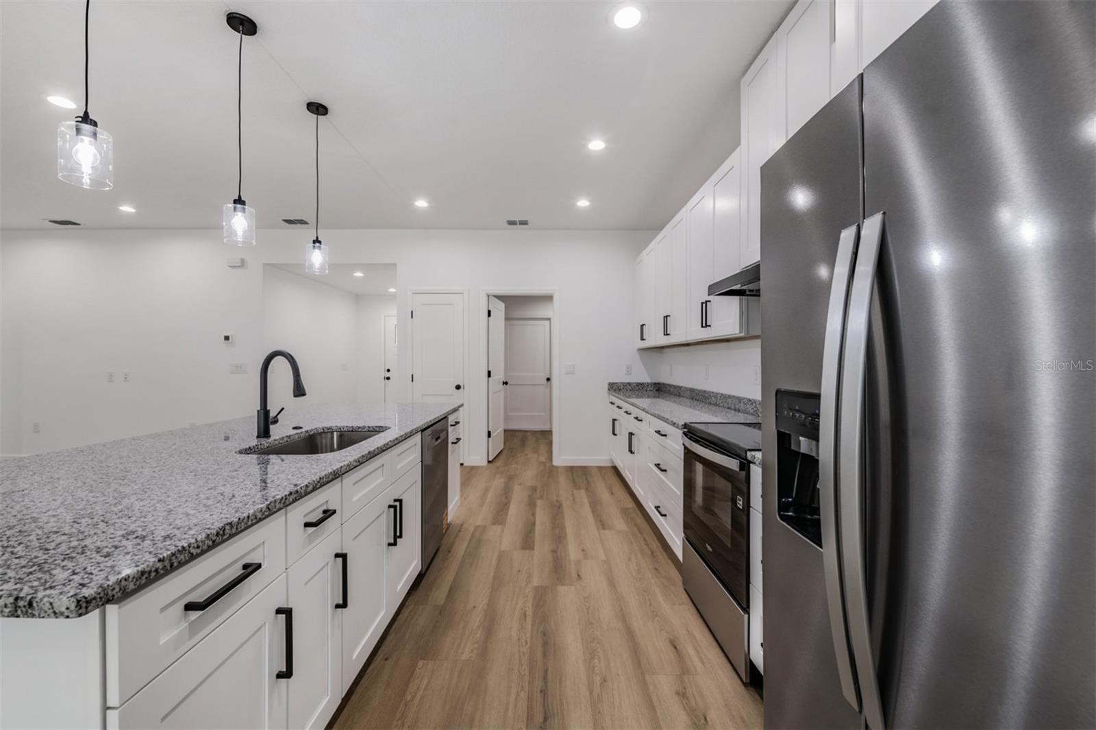 COUNTRYSIDE SQUARE - Residential