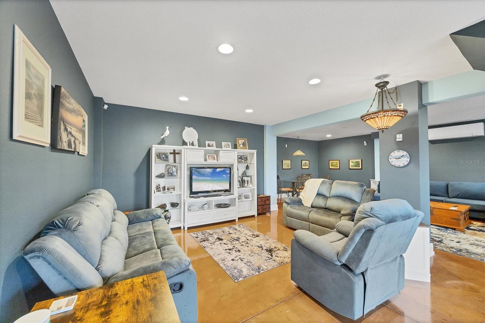 PINES ON BAY - Residential