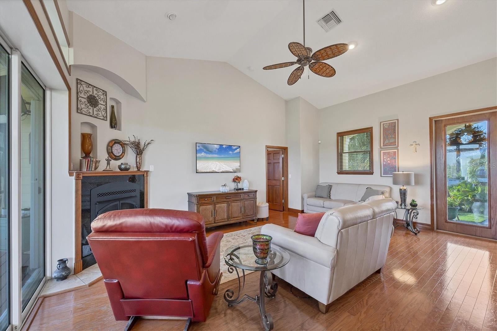 PINES ON BAY - Residential