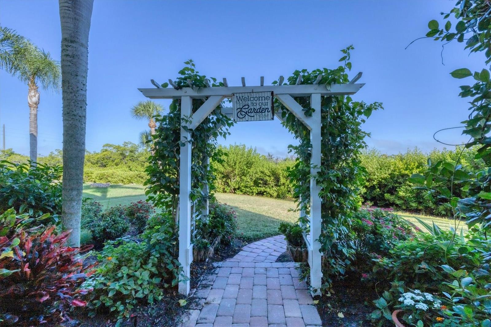 PINES ON BAY - Residential