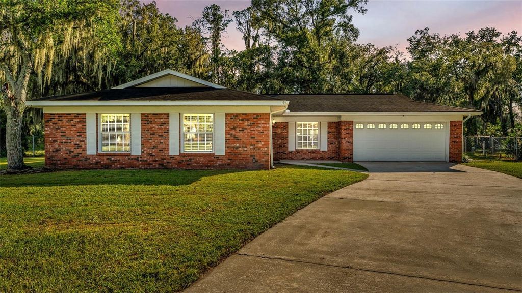 Photo of 3050 Cross Fox Drive, Mulberry, FL 33860 (MLS # L4955745)