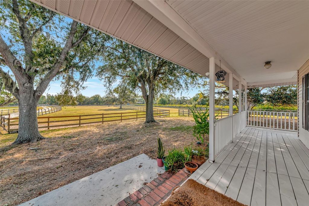 Photo of 2500 Bern Creek Loop, Sarasota, FL 34240 (MLS # A4674623)