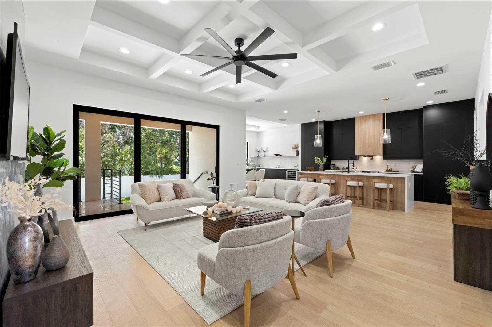 6214 S FOSTER AVENUE