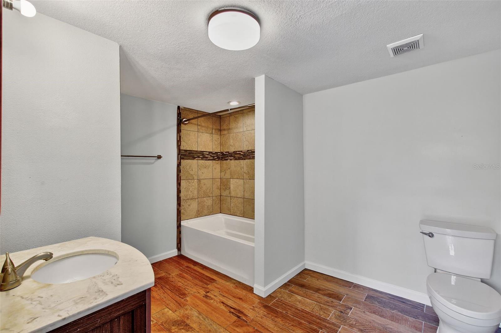 CENTER PARK HOLLY HILL - Residential Lease