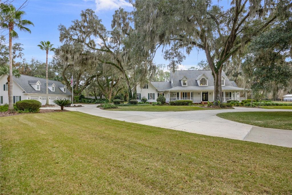 Photo of 12003 NW 112th Avenue, Alachua, FL 32615 (MLS # GC536468)