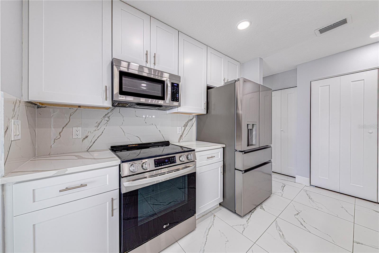 LEESBURG ROYAL OAK ESTATES - Residential