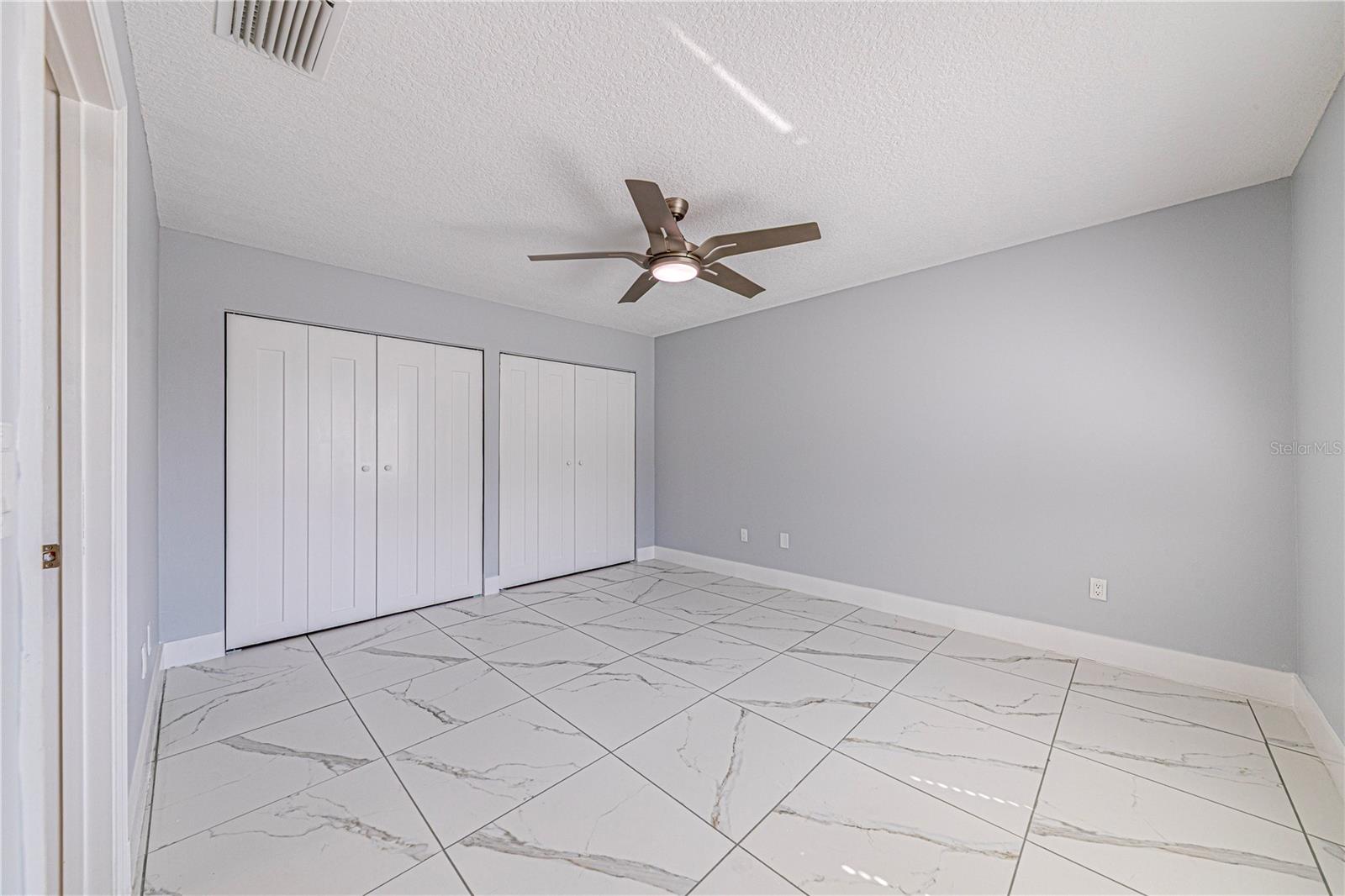 LEESBURG ROYAL OAK ESTATES - Residential