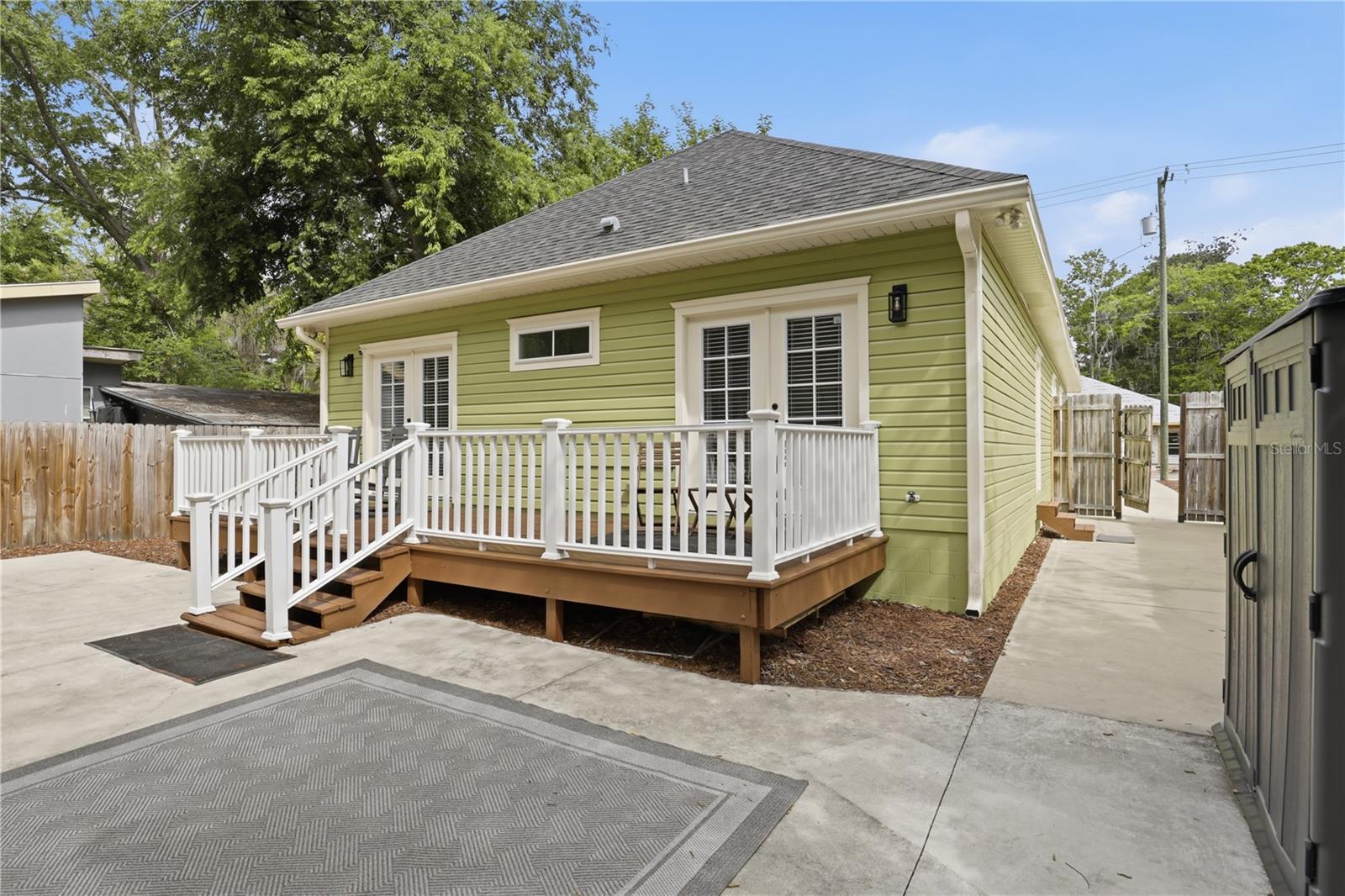 BROWNS ADD E1/2 - Residential