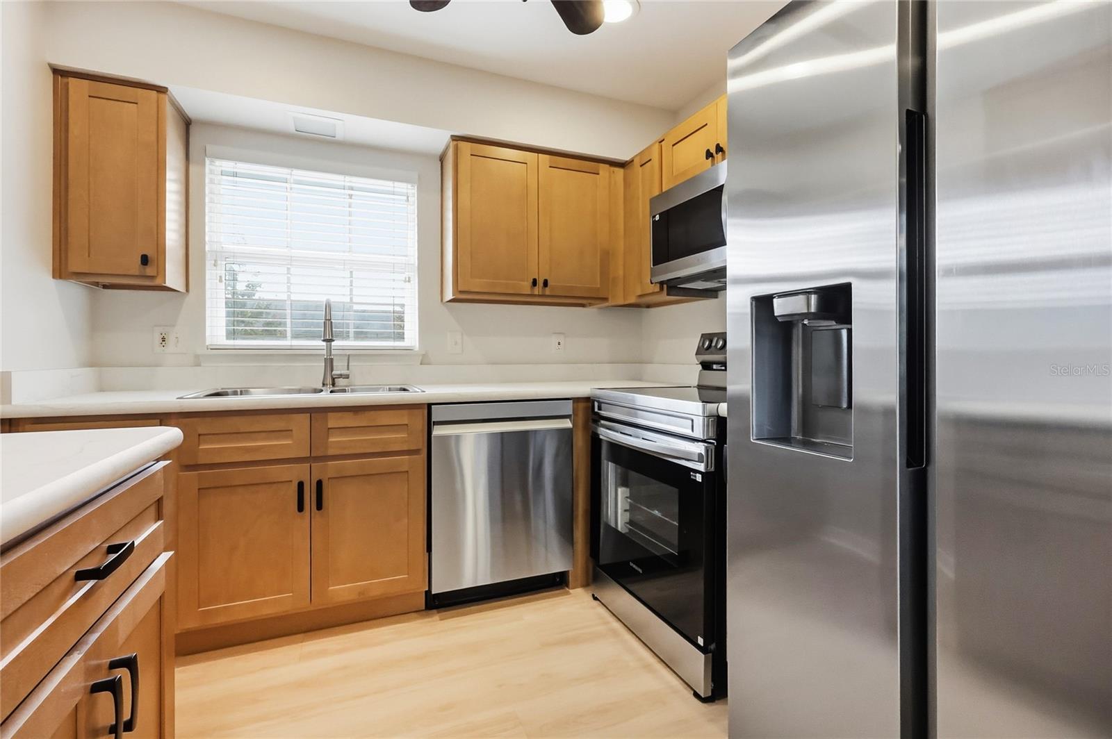 ALHAMBRA VILLAS CONDO 01-04 - Residential