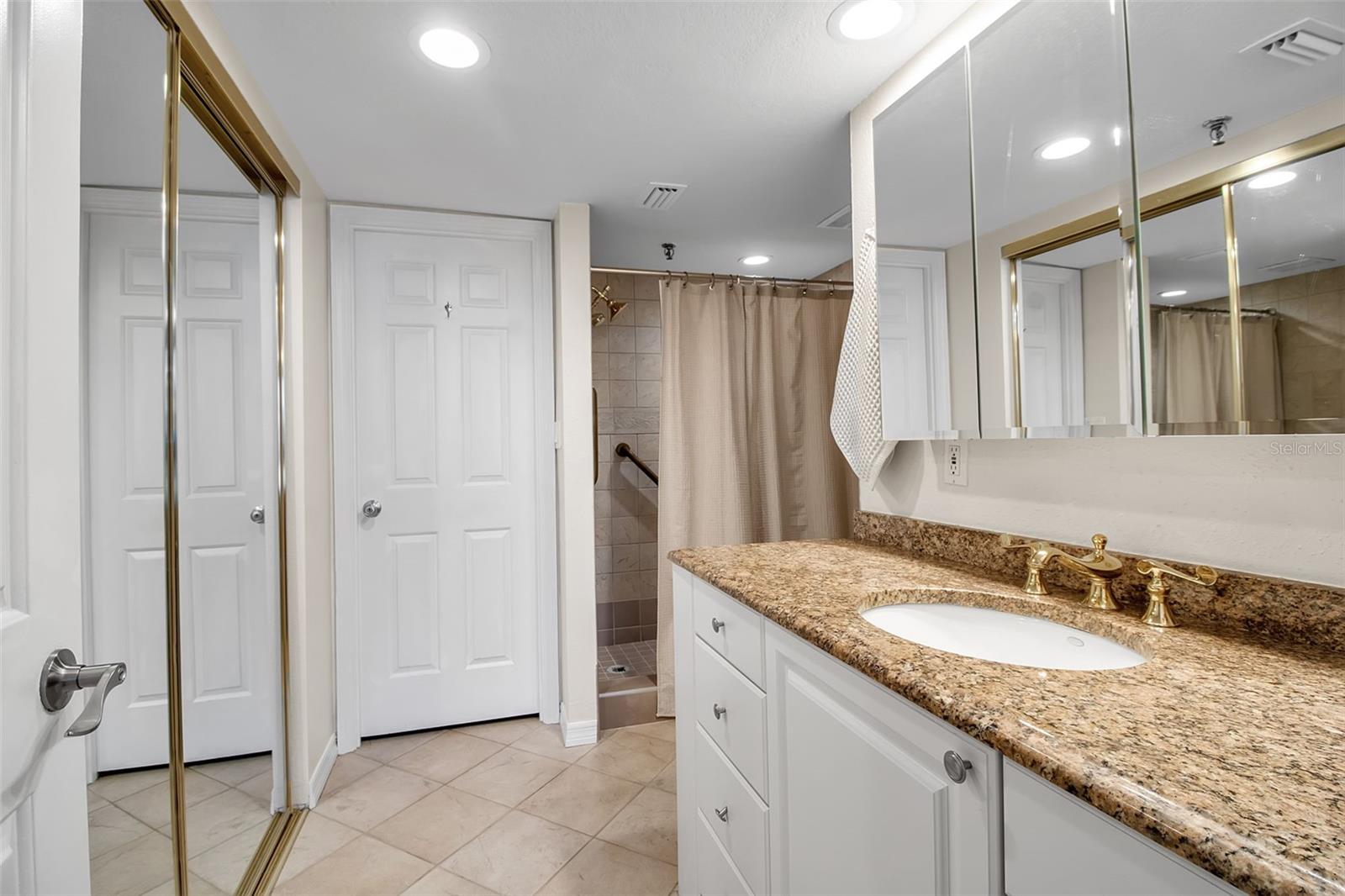 PLAYERS CLUB I - Residential