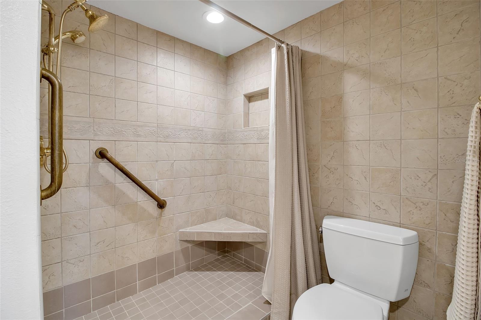 PLAYERS CLUB I - Residential