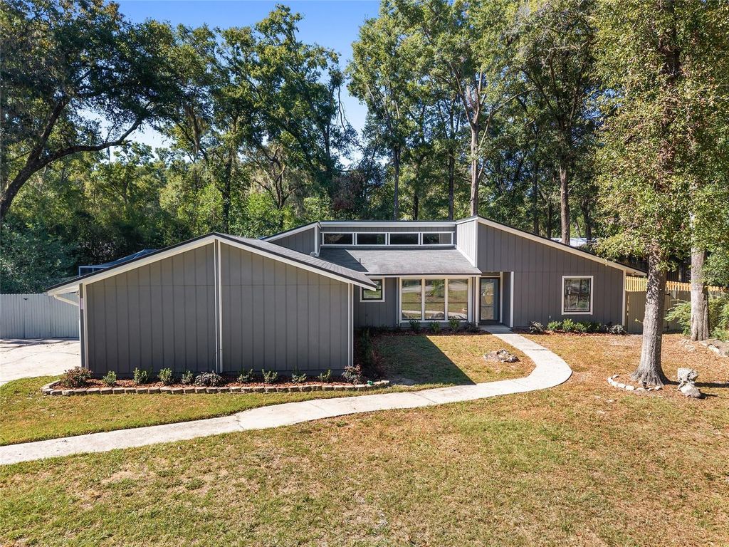 Photo of 1726 SW 77th Terrace, Gainesville, FL 32607 (MLS # GC535238)