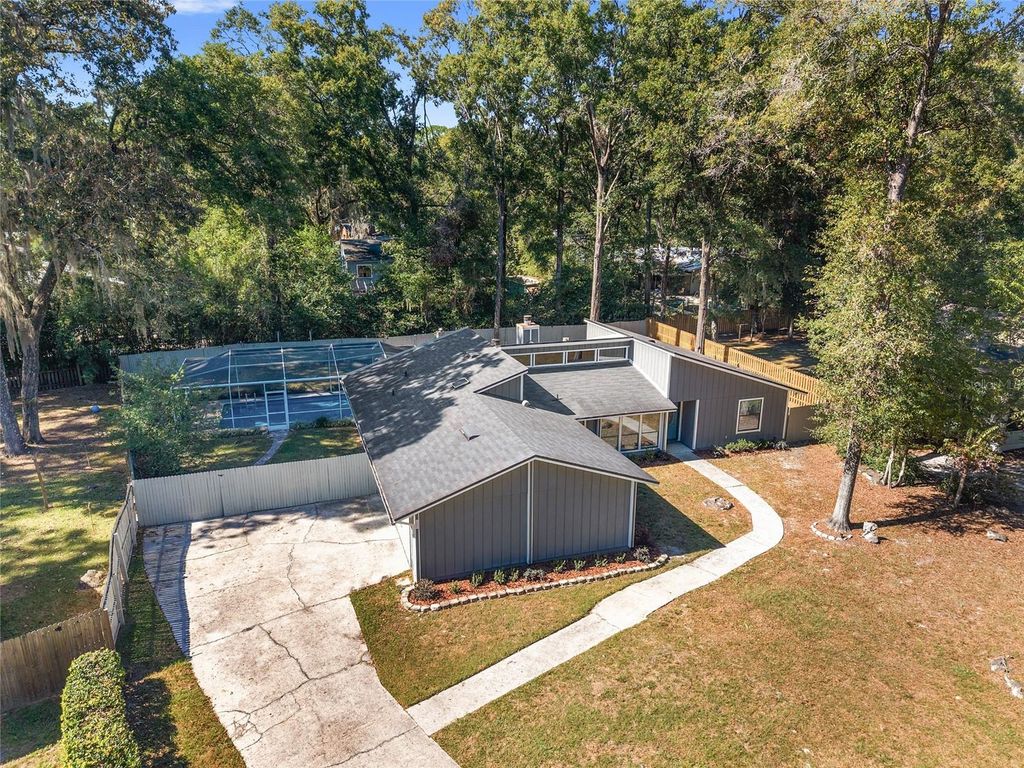 Photo of 1726 SW 77th Terrace, Gainesville, FL 32607 (MLS # GC535238)