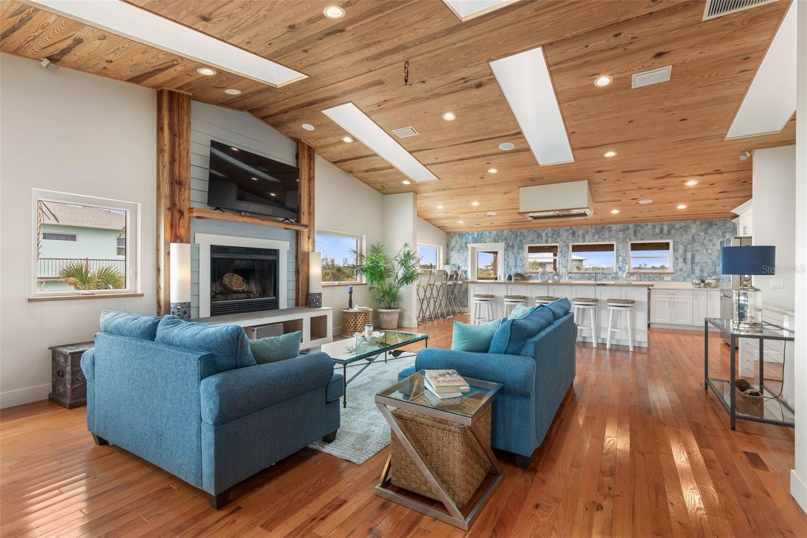 2556 OCEAN SHORE BOULEVARD N