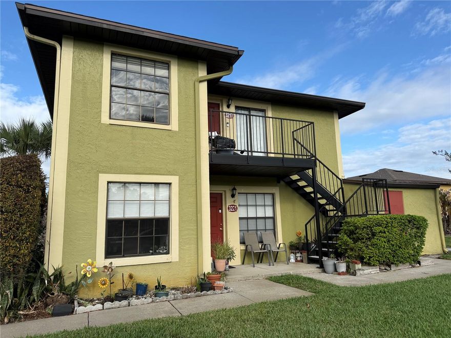 3-bedroom, 2-bath second-floor corner unit in the Hidden Oaks community in Winter Park. The functional floor plan offers a spacious living area with windows on three sides, filling the home with natural light. The kitchen includes a brand-new range, while the refrigerator, dishwasher, and washer/dryer were replaced approximately 3 years ago. Conveniently located near Full Sail University, UCF, downtown Winter Park, and downtown Orlando, with easy access to major highways including 408 and 417, as well as nearby shopping and dining. Unit includes three parking spaces.