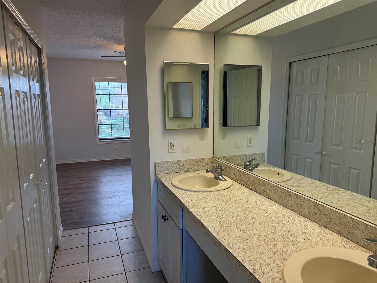 HIDDEN OAKS CONDO PH 11 - Residential