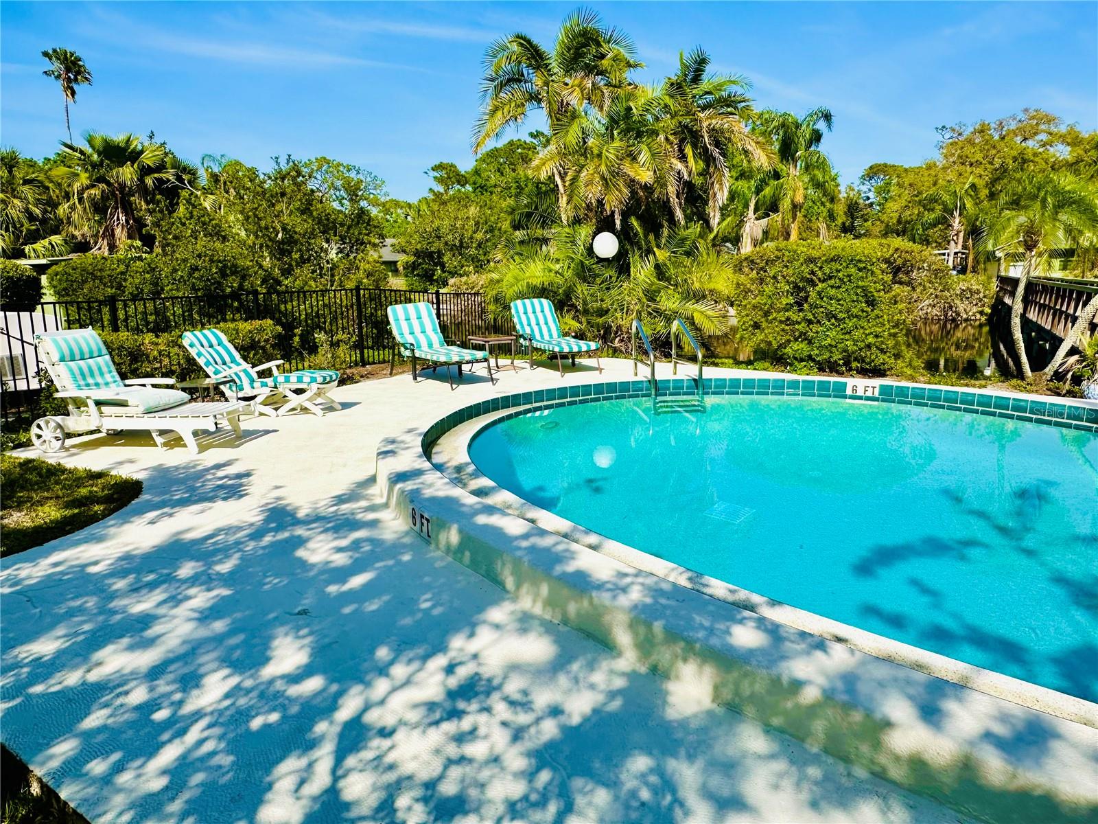 BARRINGTON WOODS - Residential