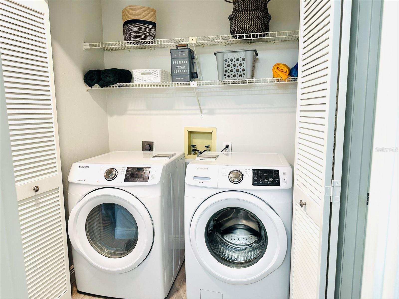 BARRINGTON WOODS - Residential