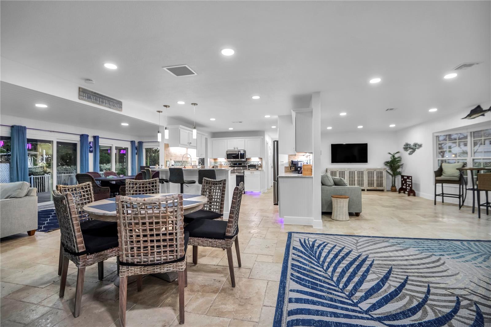 LANDS END - Residential Lease