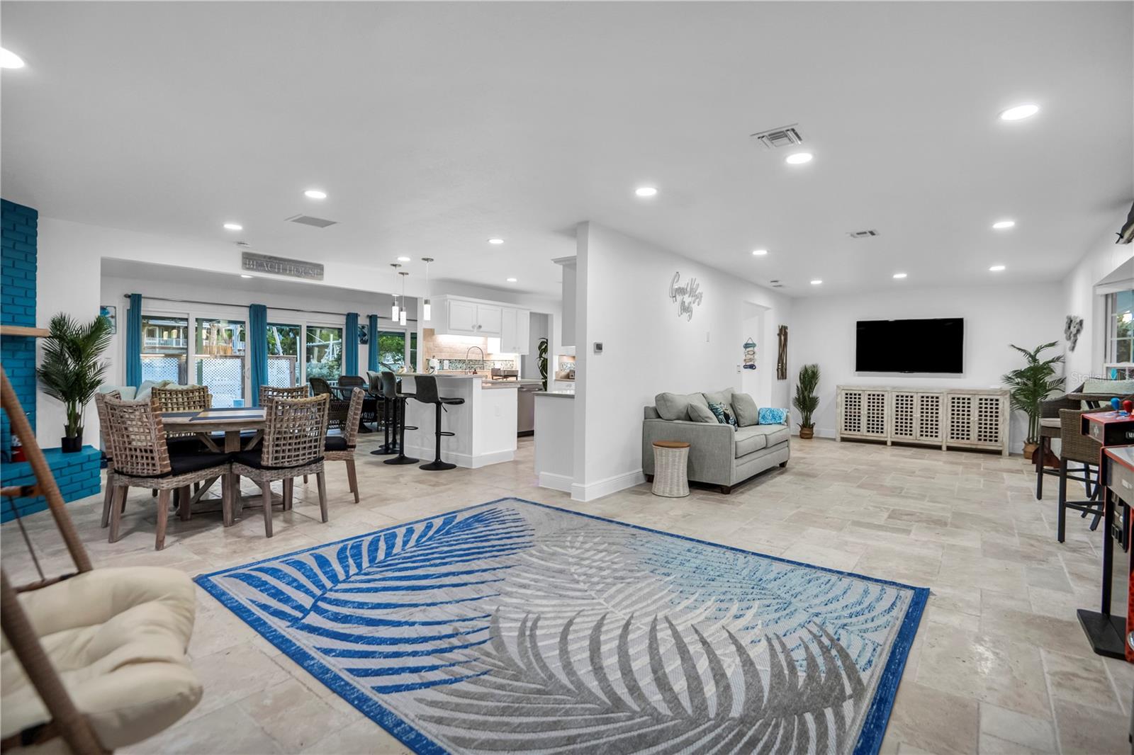 LANDS END - Residential Lease