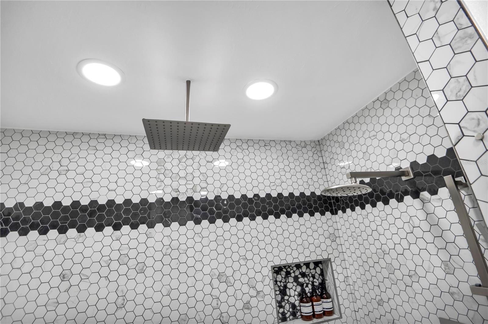 LANDS END - Residential Lease