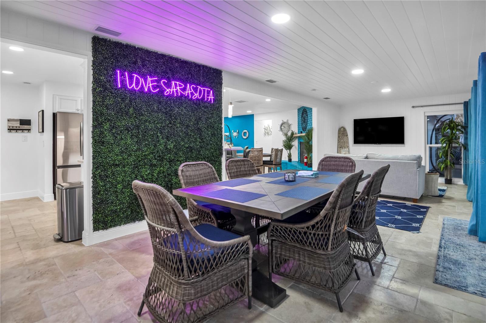 LANDS END - Residential Lease