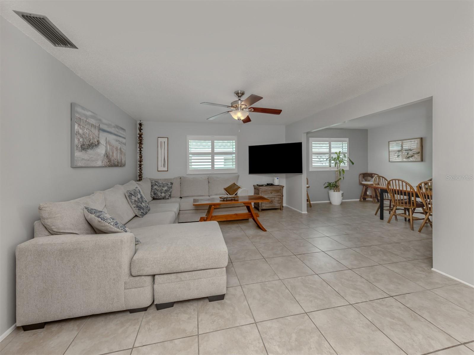 537 MANATEE COURT 203