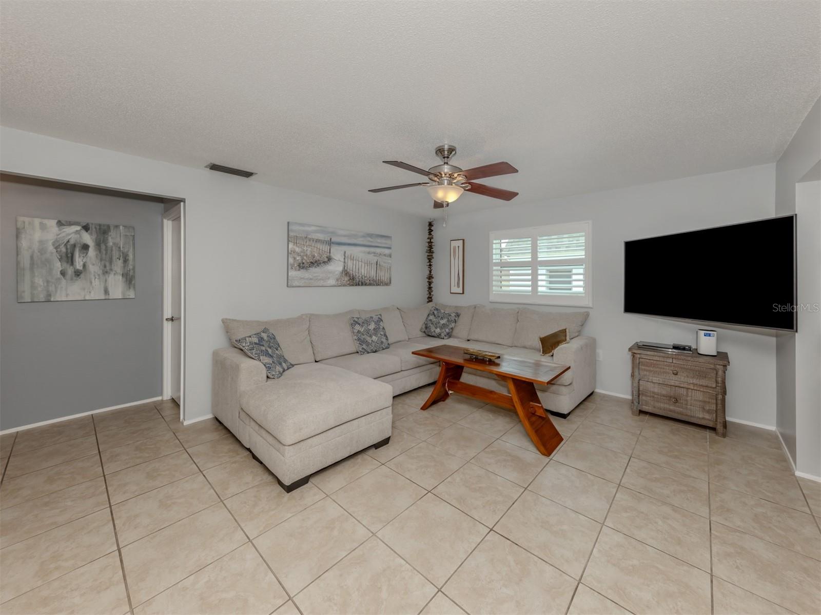 537 MANATEE COURT 203