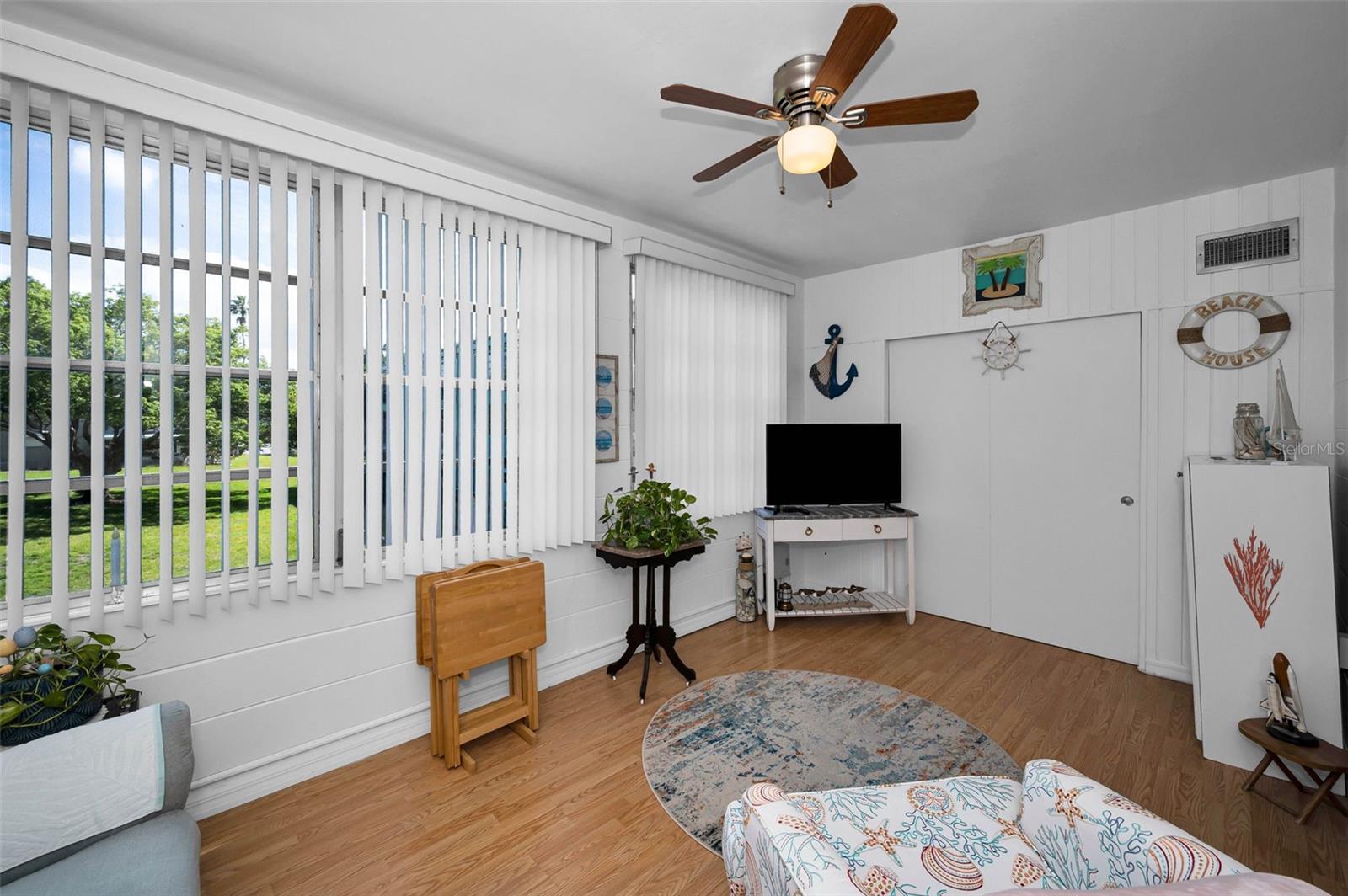 ON TOP OF THE WORLD - Residential