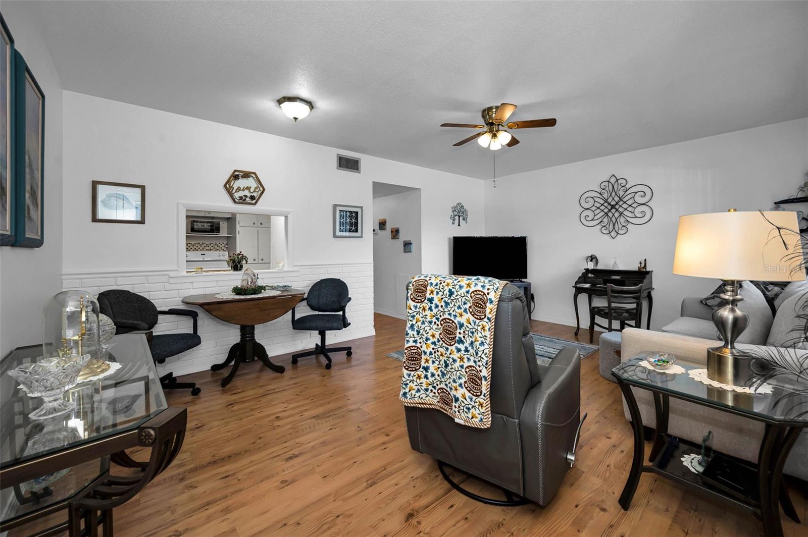 ON TOP OF THE WORLD - Residential