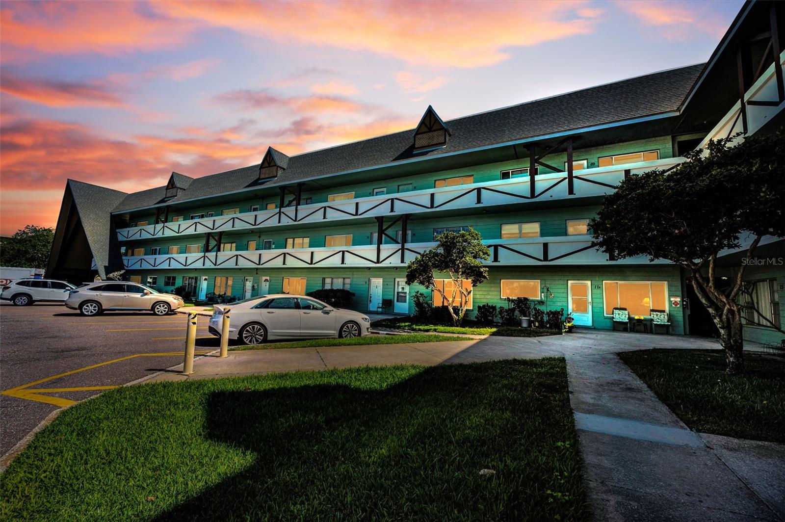 ON TOP OF THE WORLD - Residential