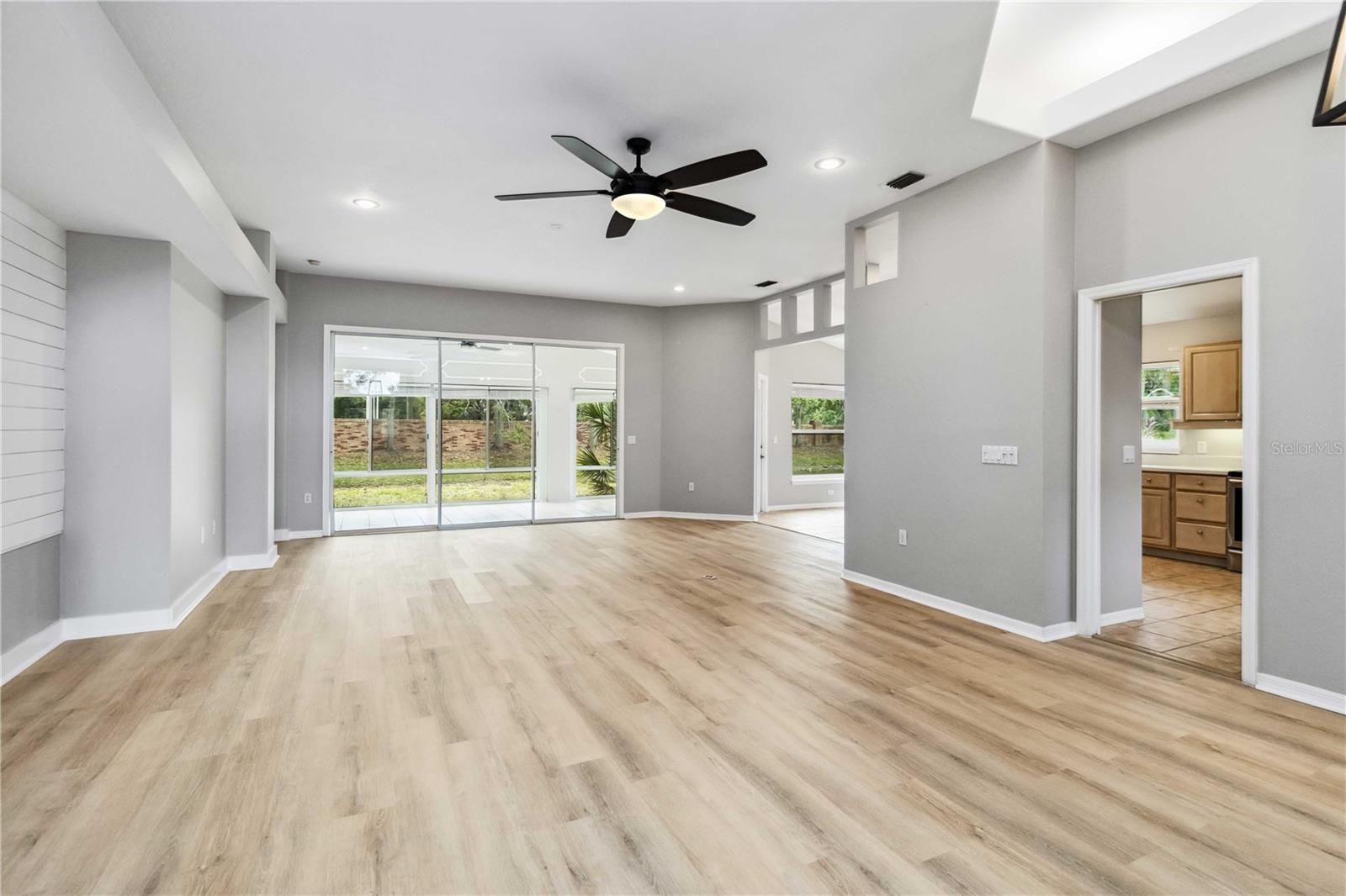 ARBOR OAKS - Residential Lease