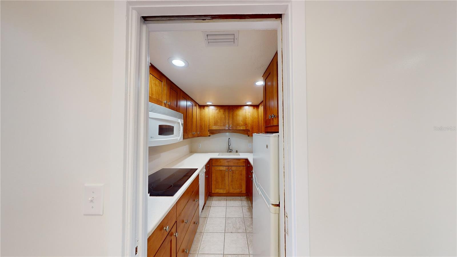 BAYSHORE TOWERS A CONDO - Residential Lease