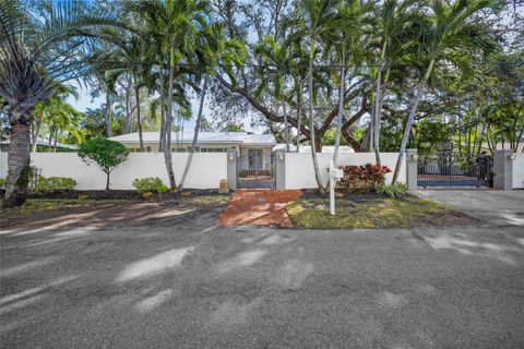 Photo of 3331 Old Oak Drive, Sarasota, FL 34239 (MLS # A4675449)