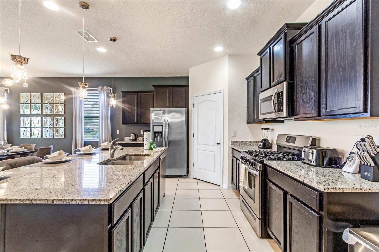 6070 BROAD OAK DRIVE