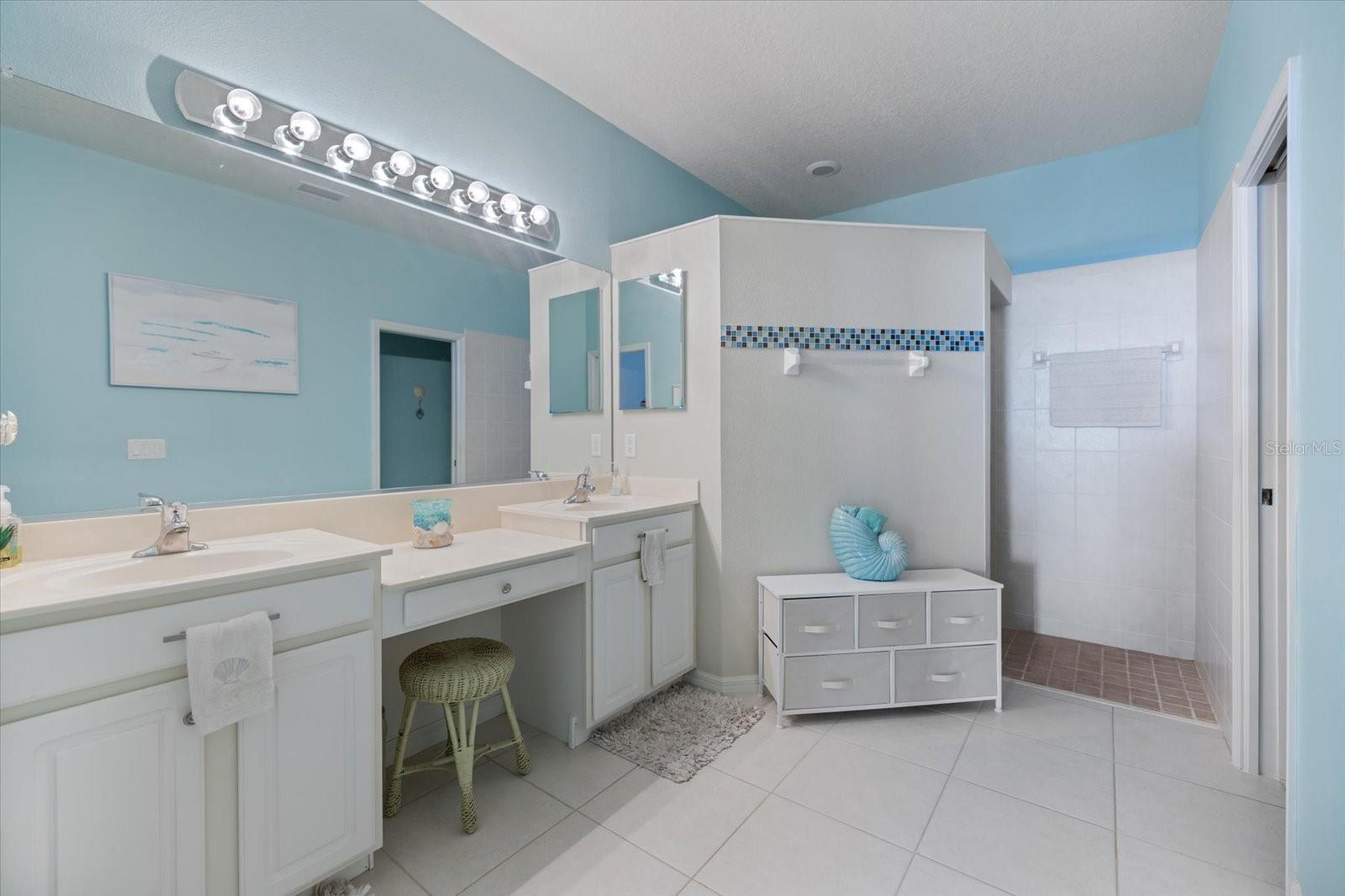 VENETIAN FALLS PH 1 - Residential