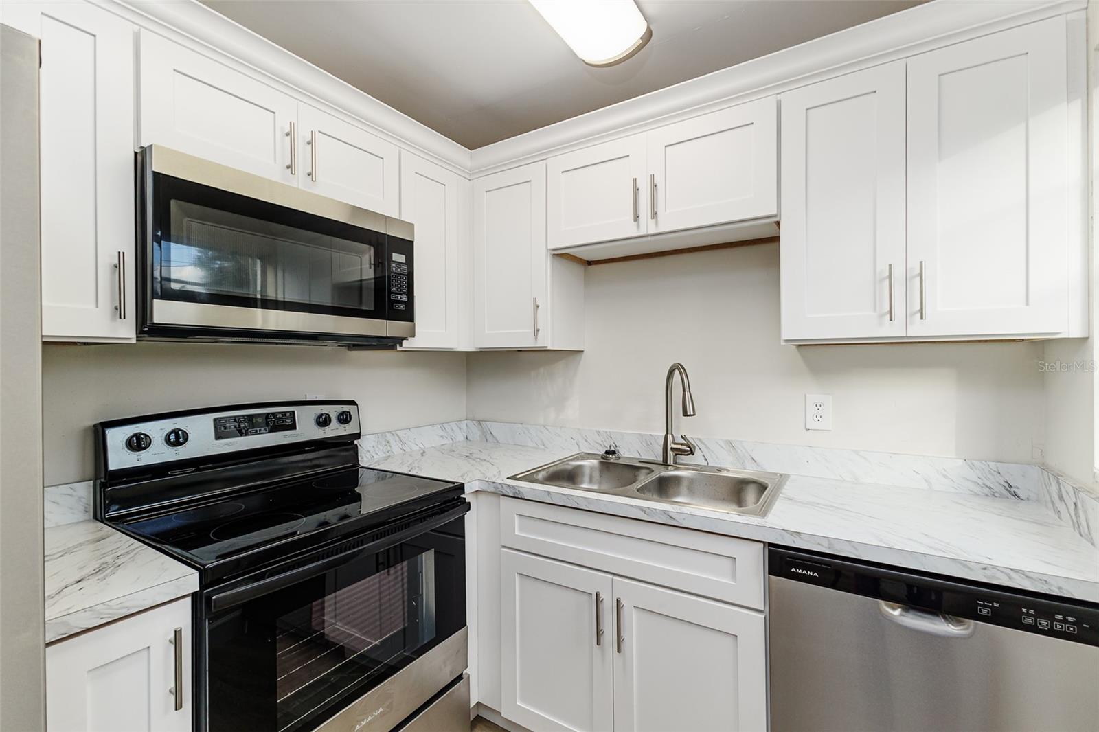 HILLSIDE MANOR - Residential