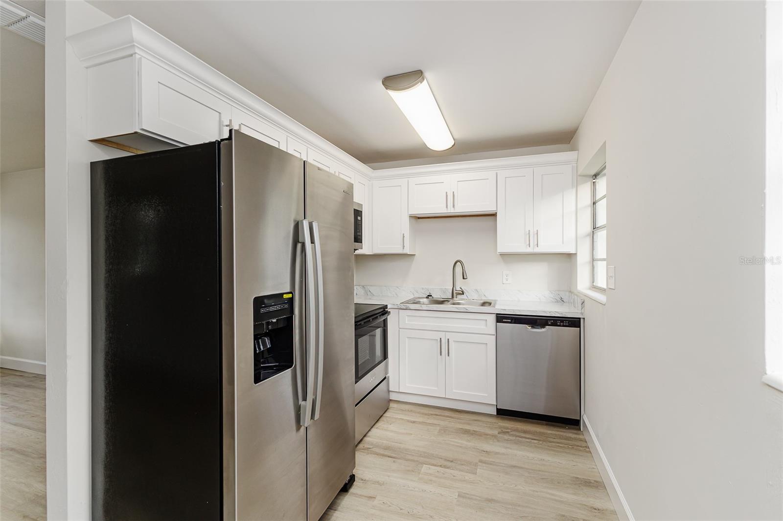 HILLSIDE MANOR - Residential