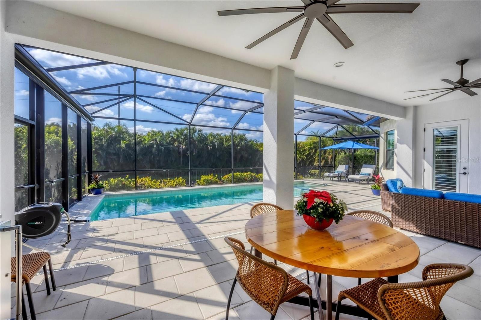 SANDHILL LAKE - Residential