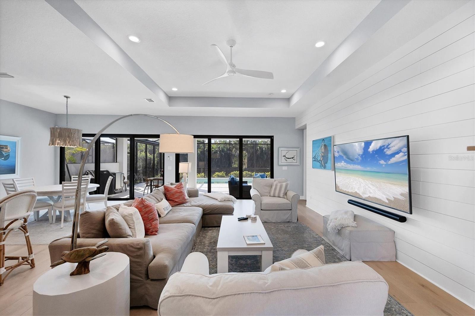 SANDHILL LAKE - Residential