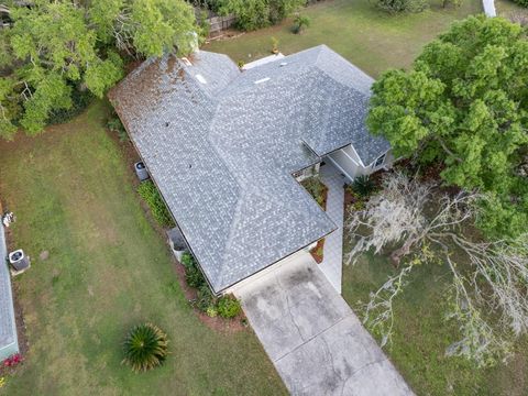 A home in LAKELAND