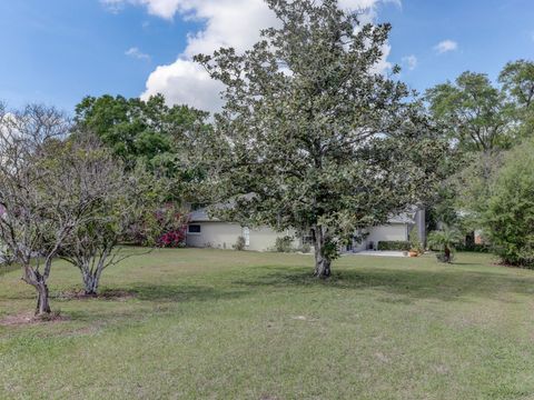 A home in LAKELAND