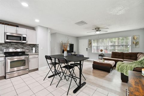 Single Family Residence in ORLANDO FL 3667 TRIANON DRIVE 6.jpg