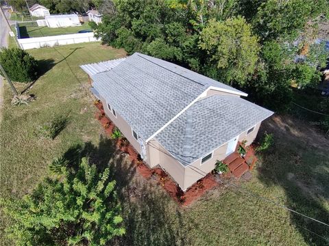 A home in AUBURNDALE