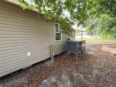 A home in AUBURNDALE