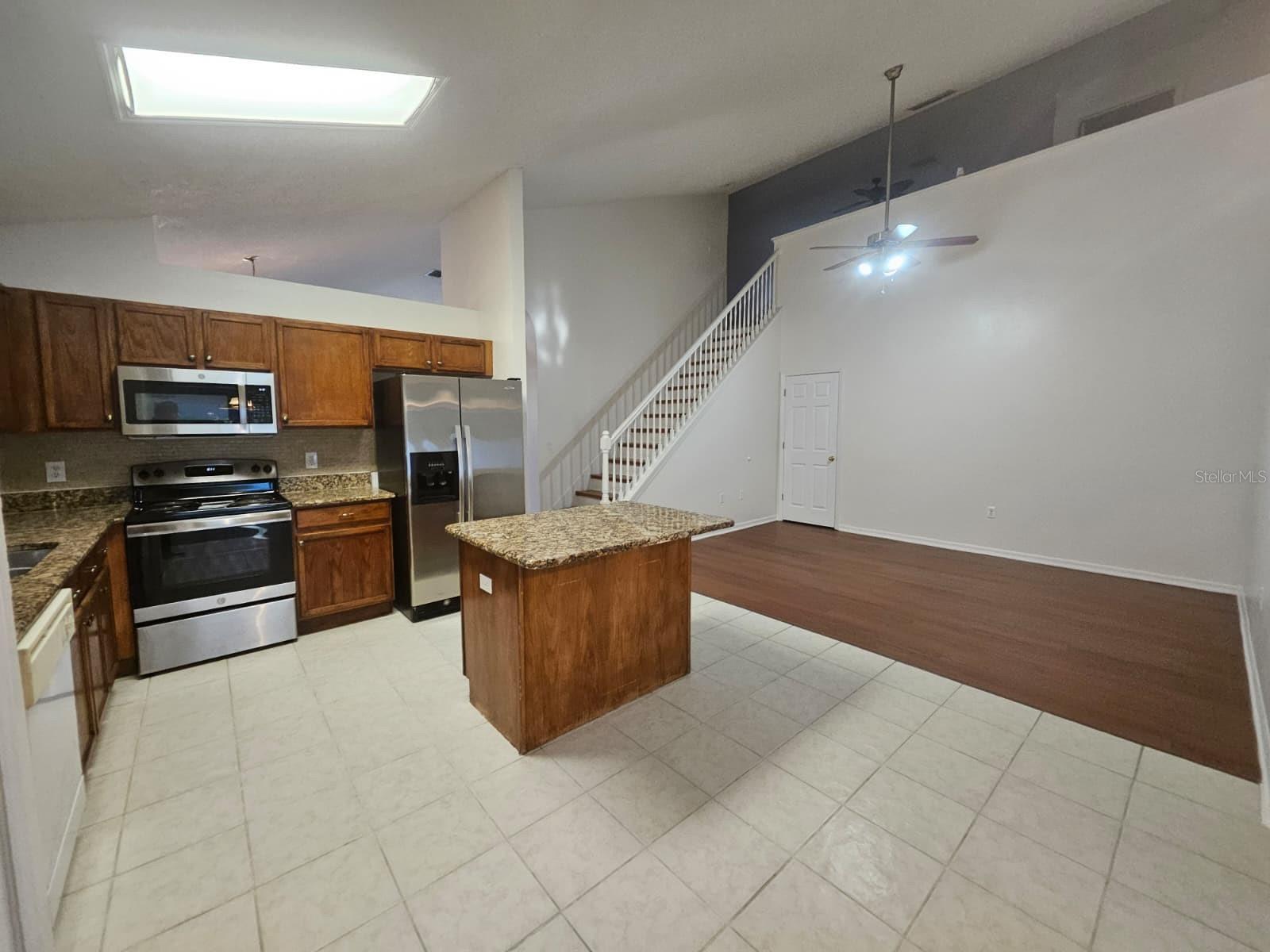 ANDOVER CAY PH 03 50 86 - Residential Lease