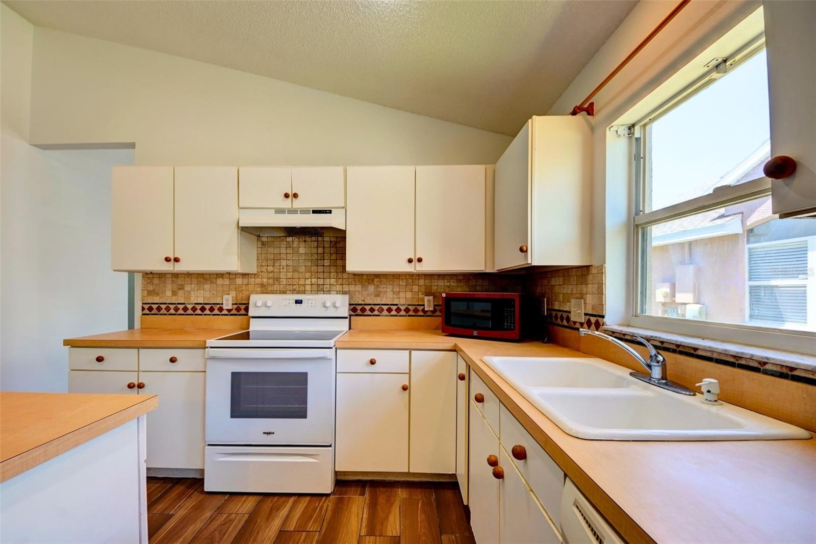 LAKE DAVENPORT ESTATES - Residential