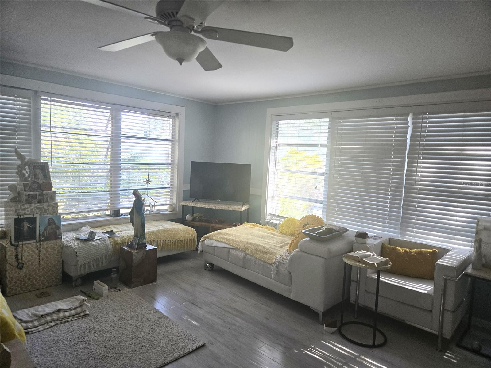 COUNTRY CLUB - Residential